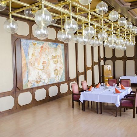 Hotel Konferencia Győr Buitenkant foto