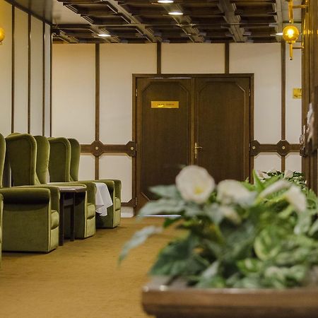 Hotel Konferencia Győr Buitenkant foto