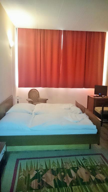 Hotel Konferencia Győr Buitenkant foto