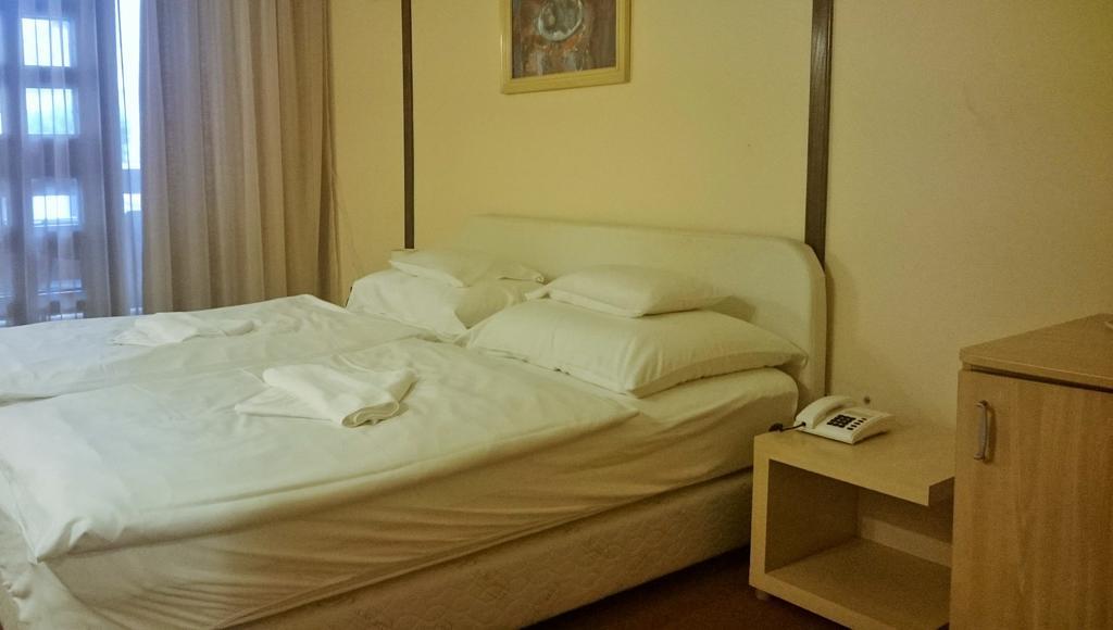 Hotel Konferencia Győr Buitenkant foto