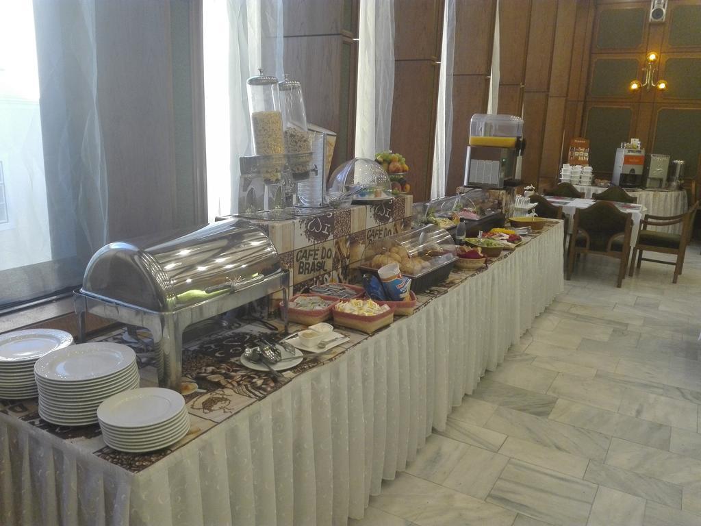 Hotel Konferencia Győr Buitenkant foto
