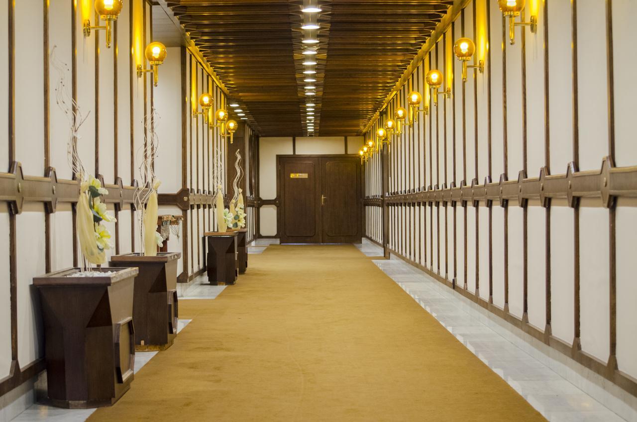 Hotel Konferencia Győr Buitenkant foto