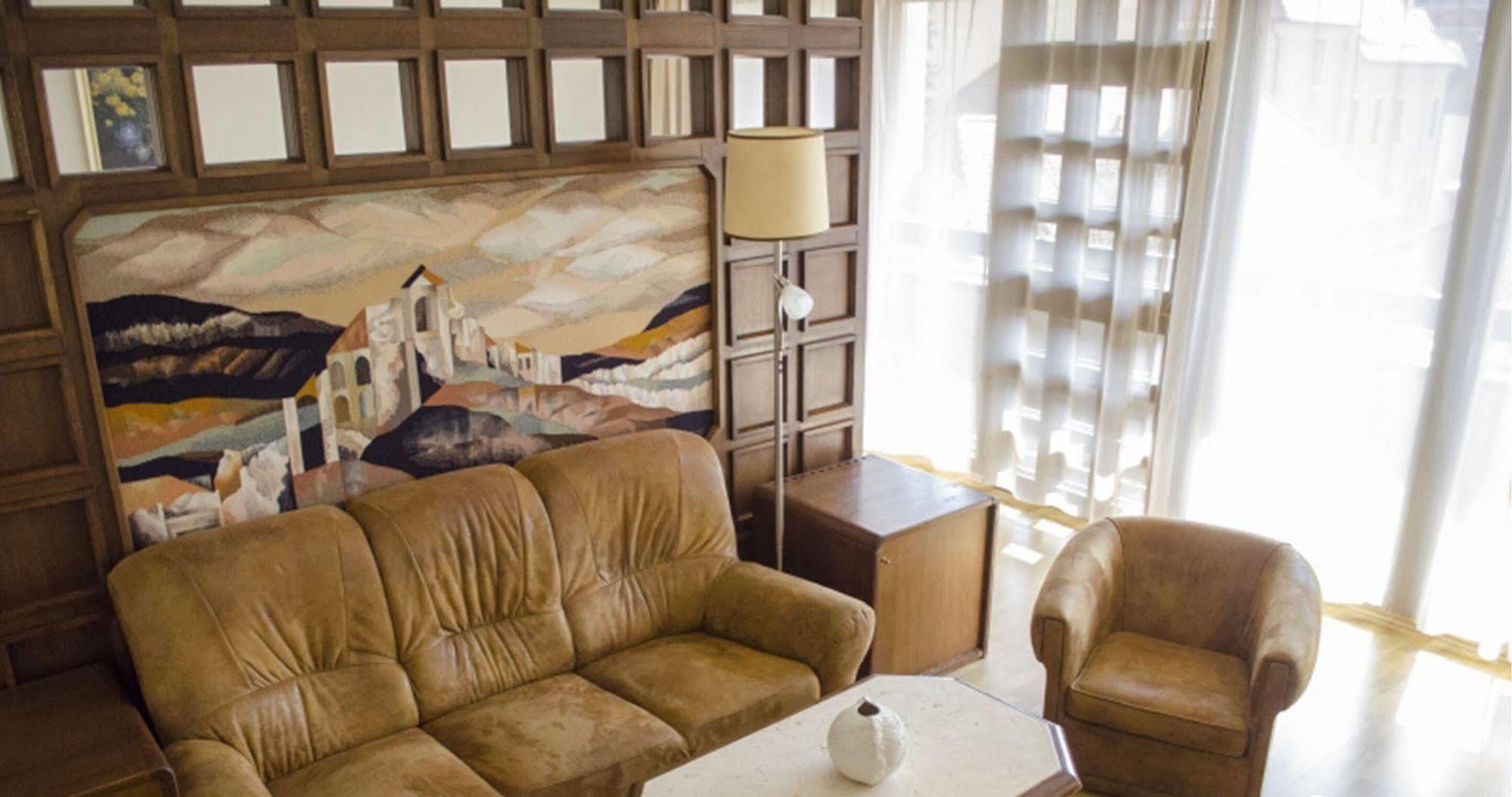 Hotel Konferencia Győr Buitenkant foto