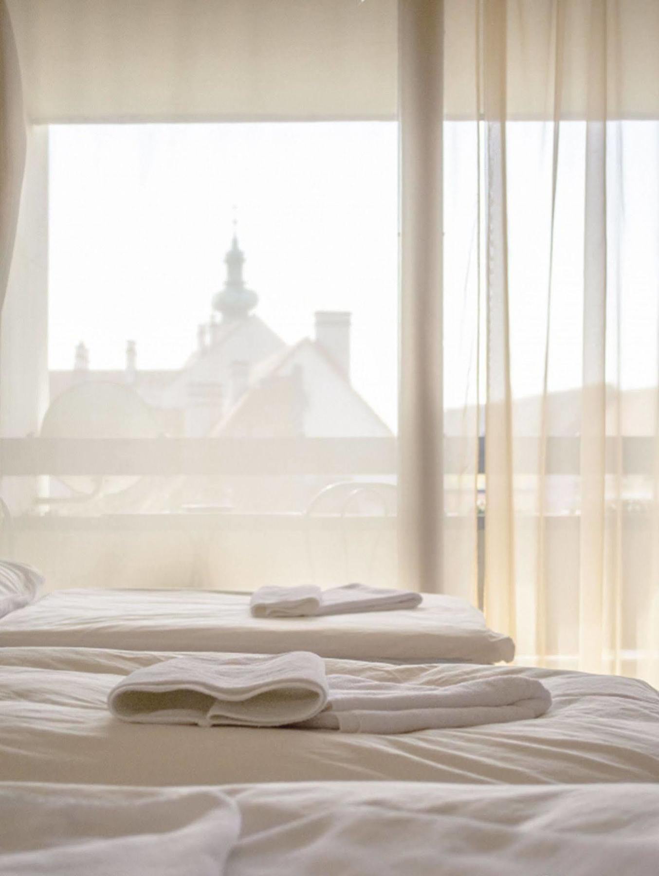 Hotel Konferencia Győr Buitenkant foto