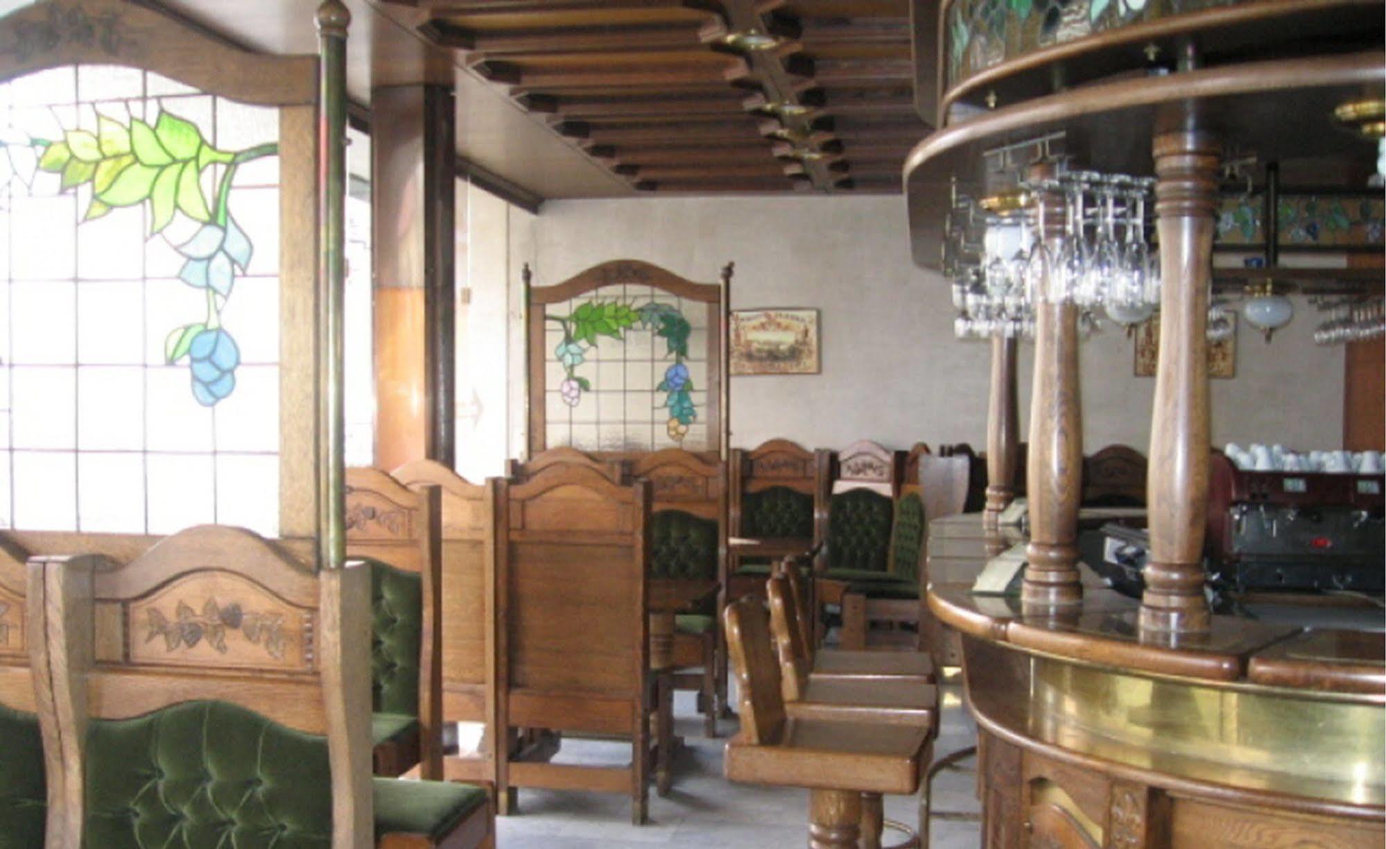 Hotel Konferencia Győr Buitenkant foto