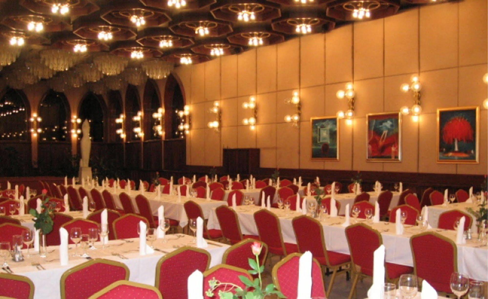 Hotel Konferencia Győr Buitenkant foto