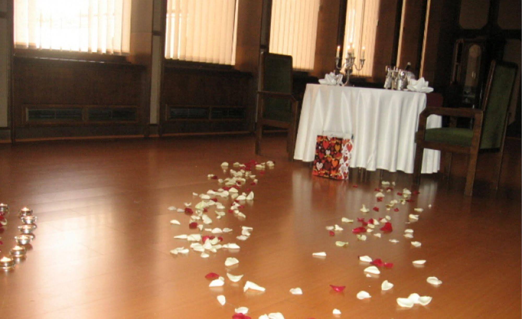 Hotel Konferencia Győr Buitenkant foto