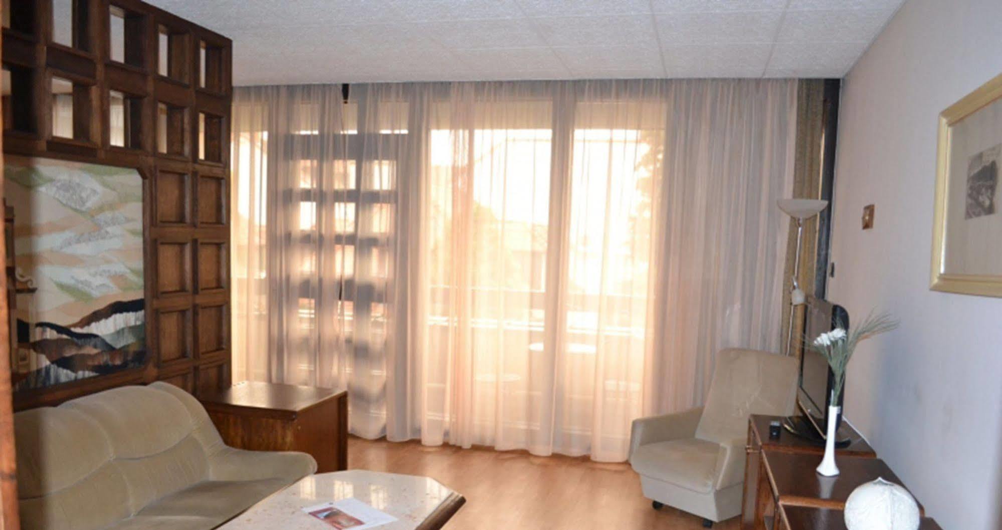 Hotel Konferencia Győr Buitenkant foto