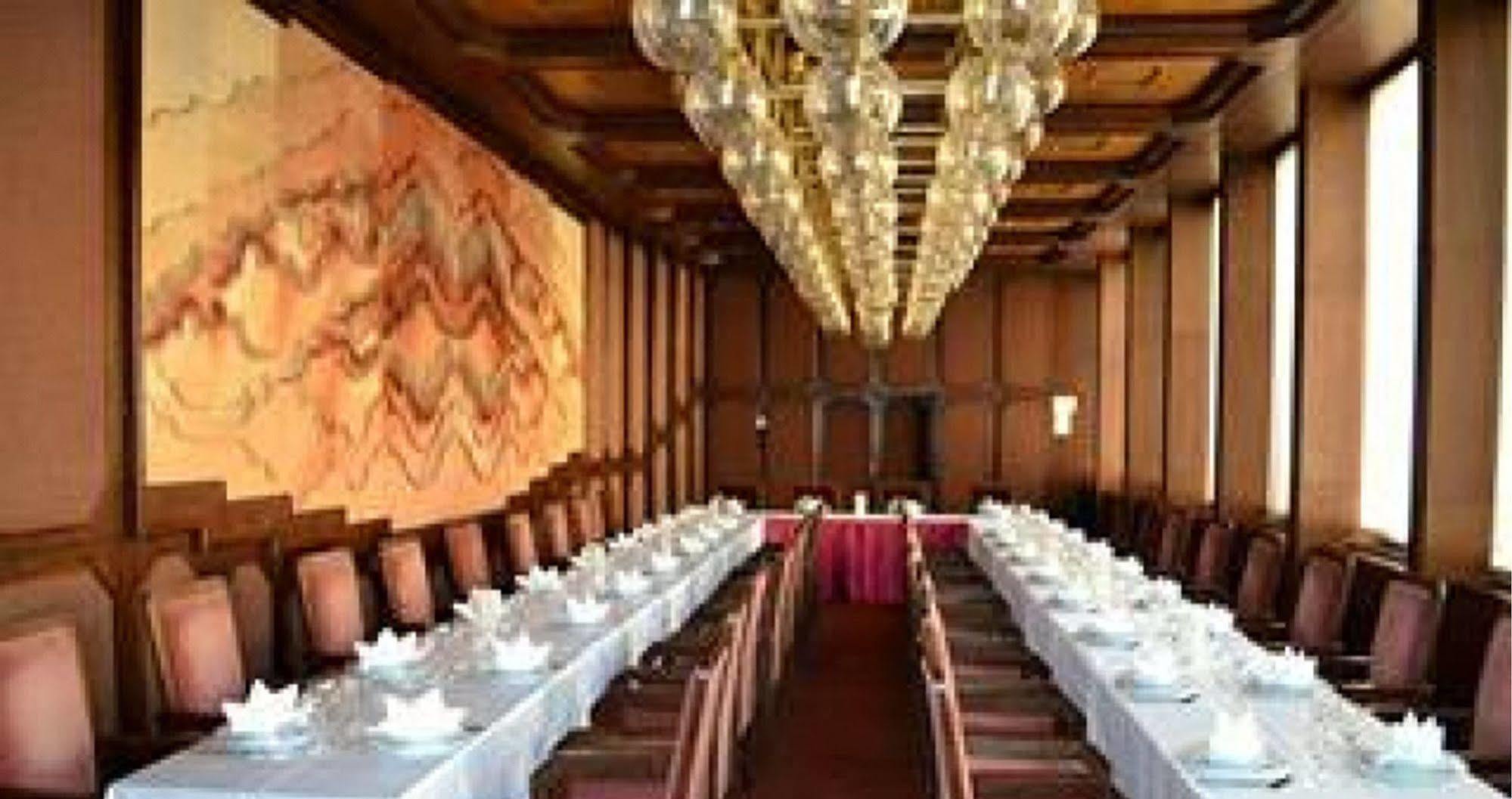 Hotel Konferencia Győr Buitenkant foto