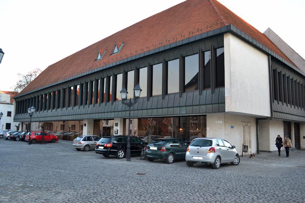 Hotel Konferencia Győr Buitenkant foto