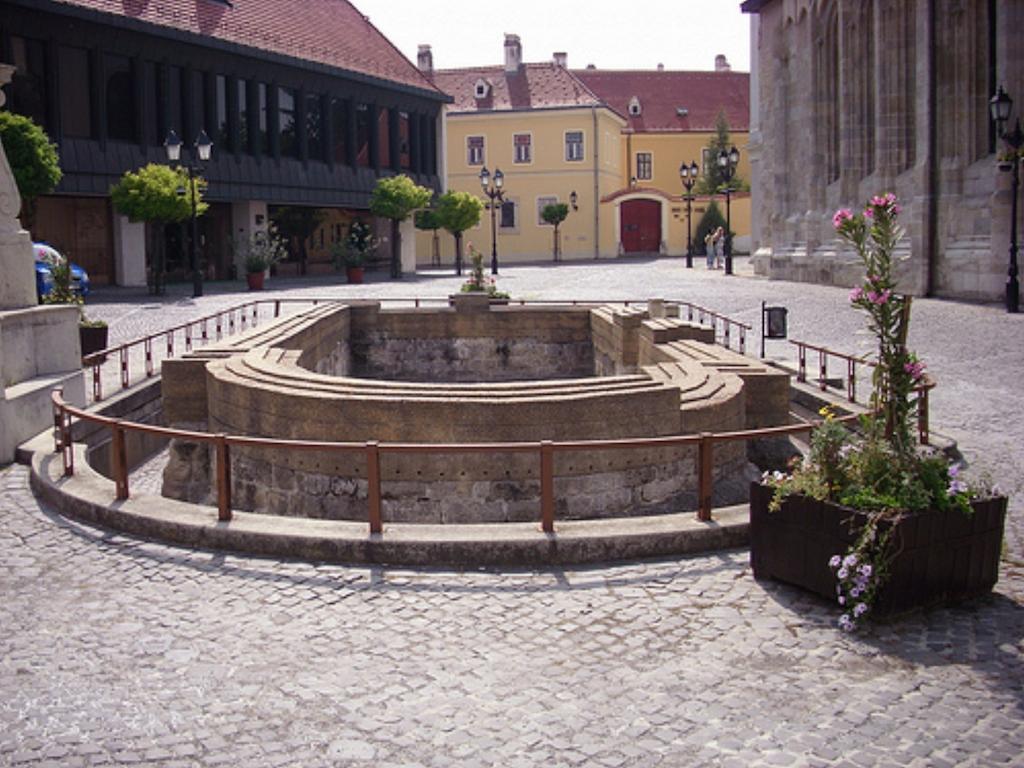 Hotel Konferencia Győr Buitenkant foto